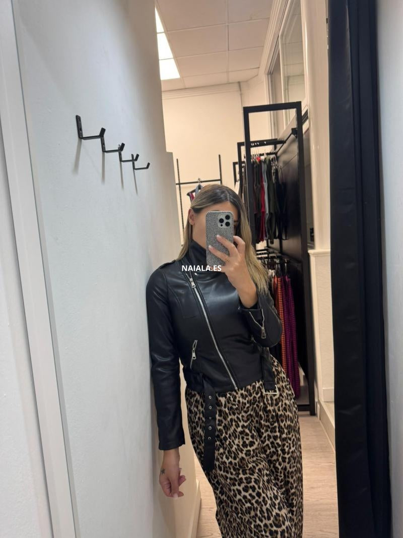 Chaqueta polipiel negra